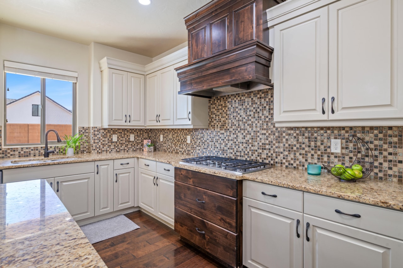 3314 S Noble DR Washington, UT 84780 home for sale, MLS#25-266418 - Erika Rogers Photo 14