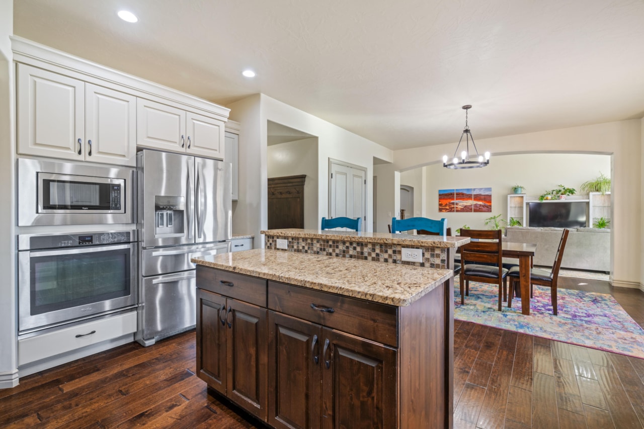 3314 S Noble DR Washington, UT 84780 home for sale, MLS#25-266418 - Erika Rogers Photo 16