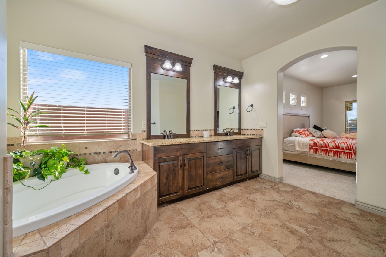 3314 S Noble DR Washington, UT 84780 home for sale, MLS#25-266418 - Erika Rogers Photo 20