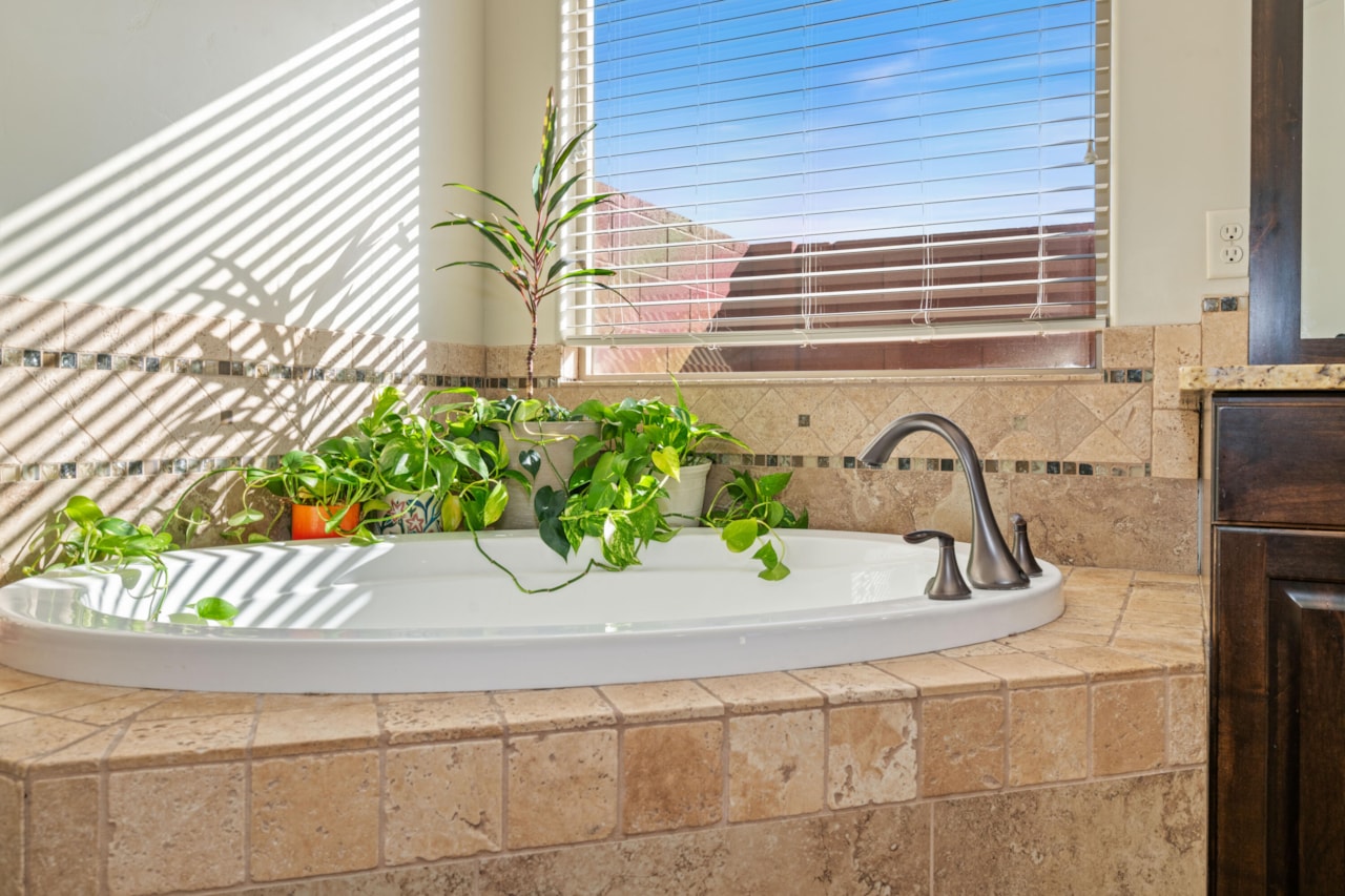 3314 S Noble DR Washington, UT 84780 home for sale, MLS#25-266418 - Erika Rogers Photo 21