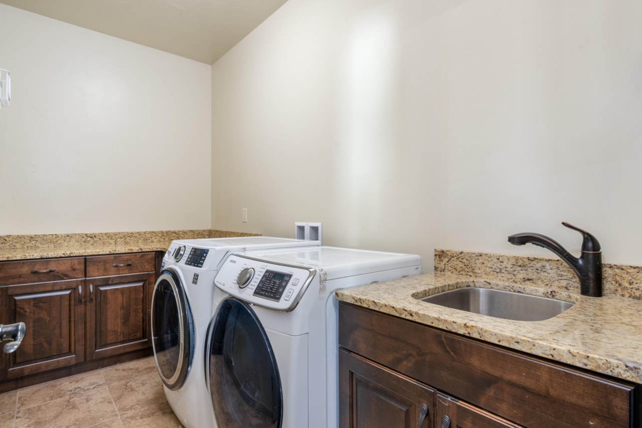 3314 S Noble DR Washington, UT 84780 home for sale, MLS#25-266418 - Erika Rogers Photo 25