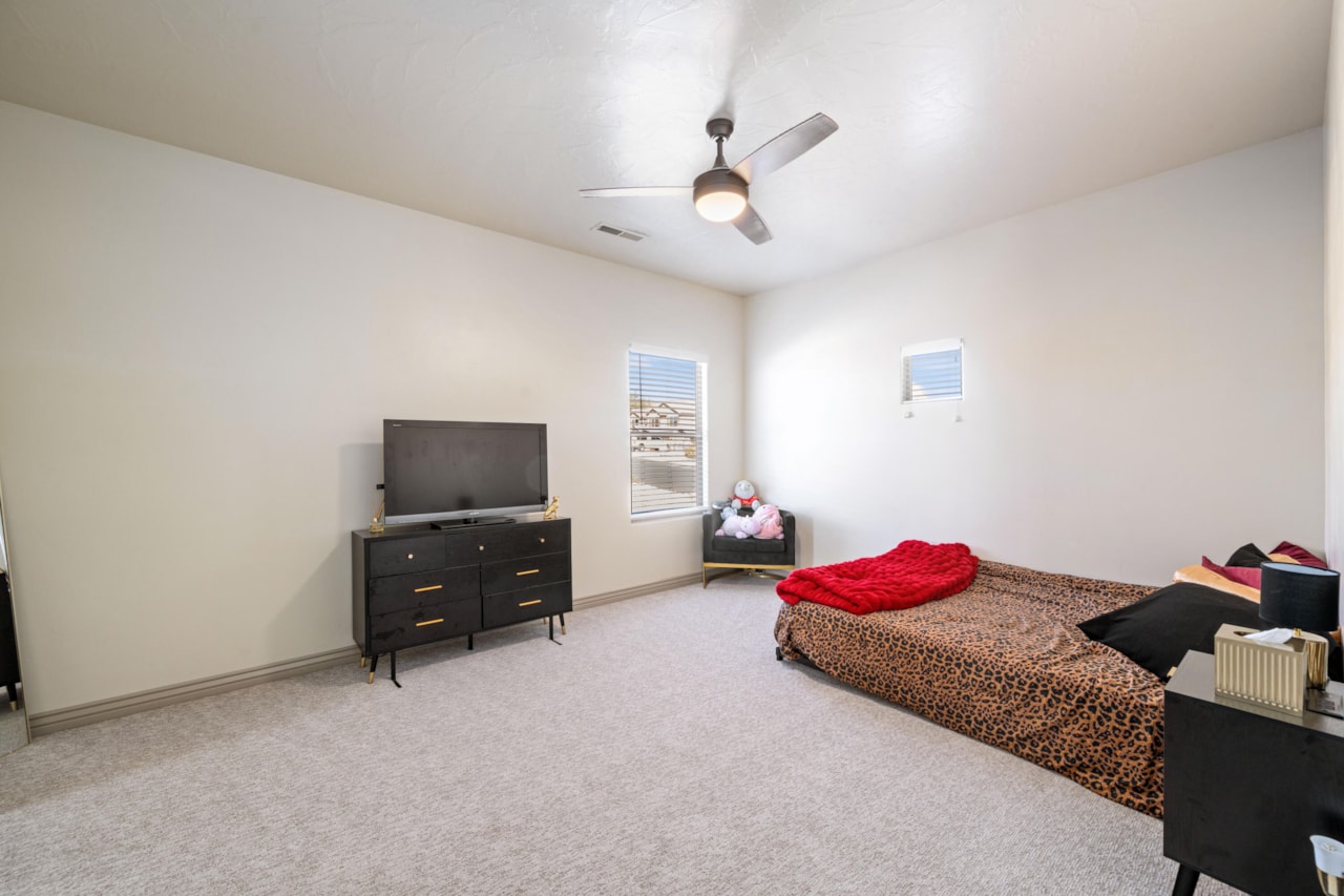 3314 S Noble DR Washington, UT 84780 home for sale, MLS#25-266418 - Erika Rogers Photo 35