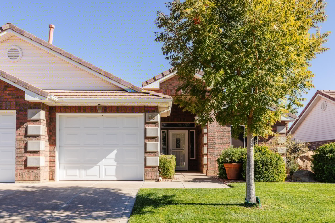 145 N Mall DR #33 St George, UT 84790 home for sale, MLS#25-266424 - Erika Rogers Photo 4