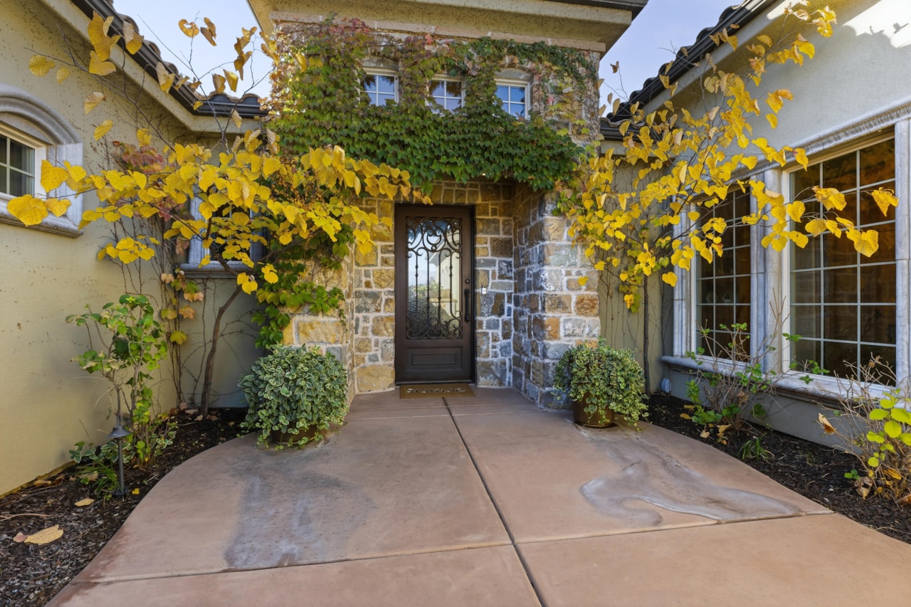 2426 E Springs DR St George, UT 84790 home for sale, MLS#25-266295 - Erika Rogers Photo 5