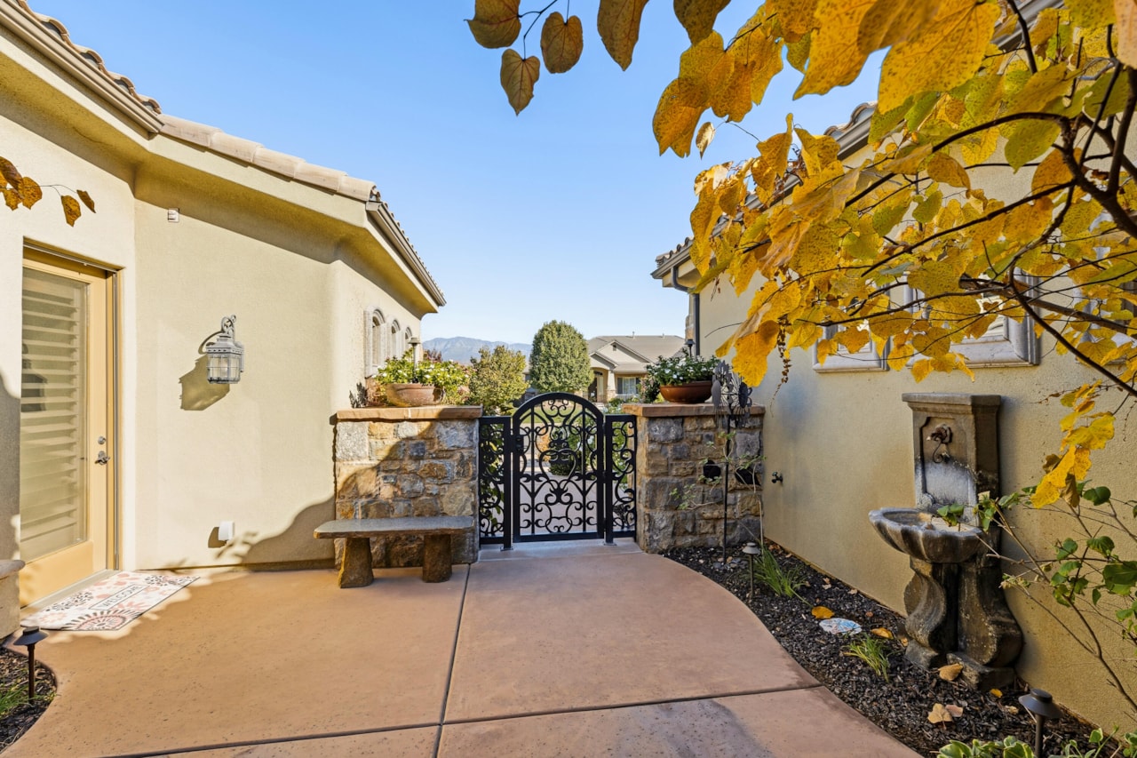 2426 E Springs DR St George, UT 84790 home for sale, MLS#25-266295 - Erika Rogers Photo 6