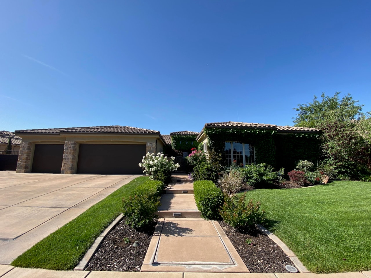 2426 E Springs DR St George, UT 84790 home for sale, MLS#25-266295 - Erika Rogers Photo 11