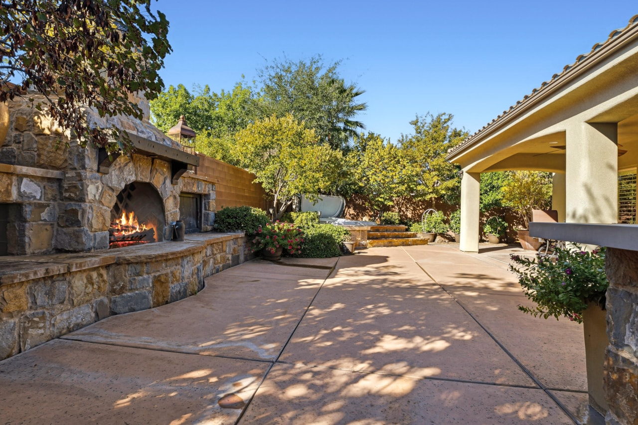 2426 E Springs DR St George, UT 84790 home for sale, MLS#25-266295 - Erika Rogers Photo 15