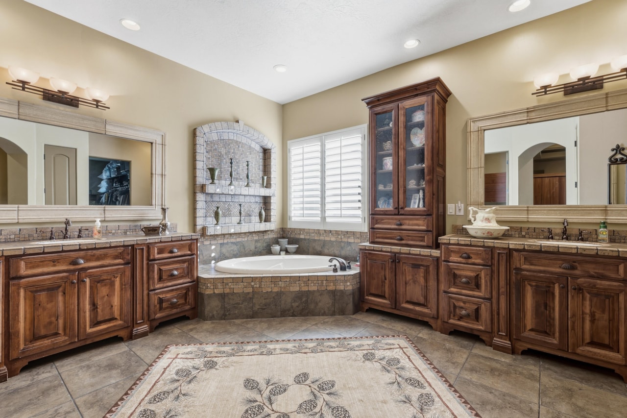 2426 E Springs DR St George, UT 84790 home for sale, MLS#25-266295 - Erika Rogers Photo 46