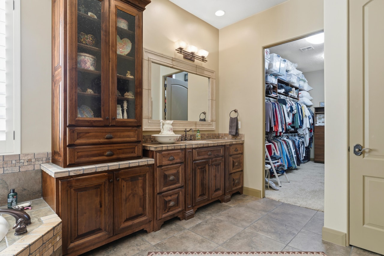 2426 E Springs DR St George, UT 84790 home for sale, MLS#25-266295 - Erika Rogers Photo 48