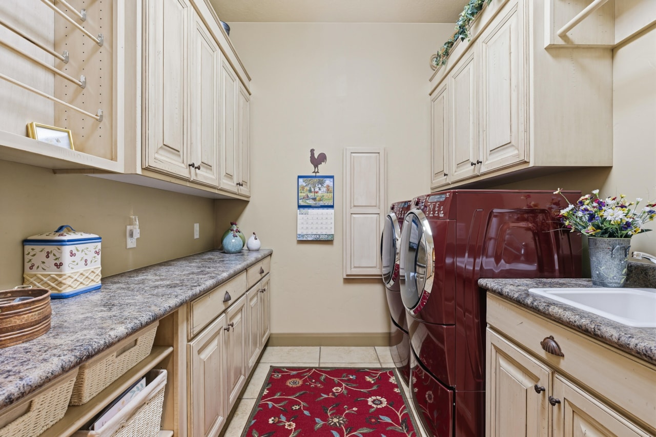 2426 E Springs DR St George, UT 84790 home for sale, MLS#25-266295 - Erika Rogers Photo 50