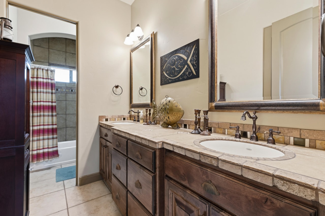 2426 E Springs DR St George, UT 84790 home for sale, MLS#25-266295 - Erika Rogers Photo 53