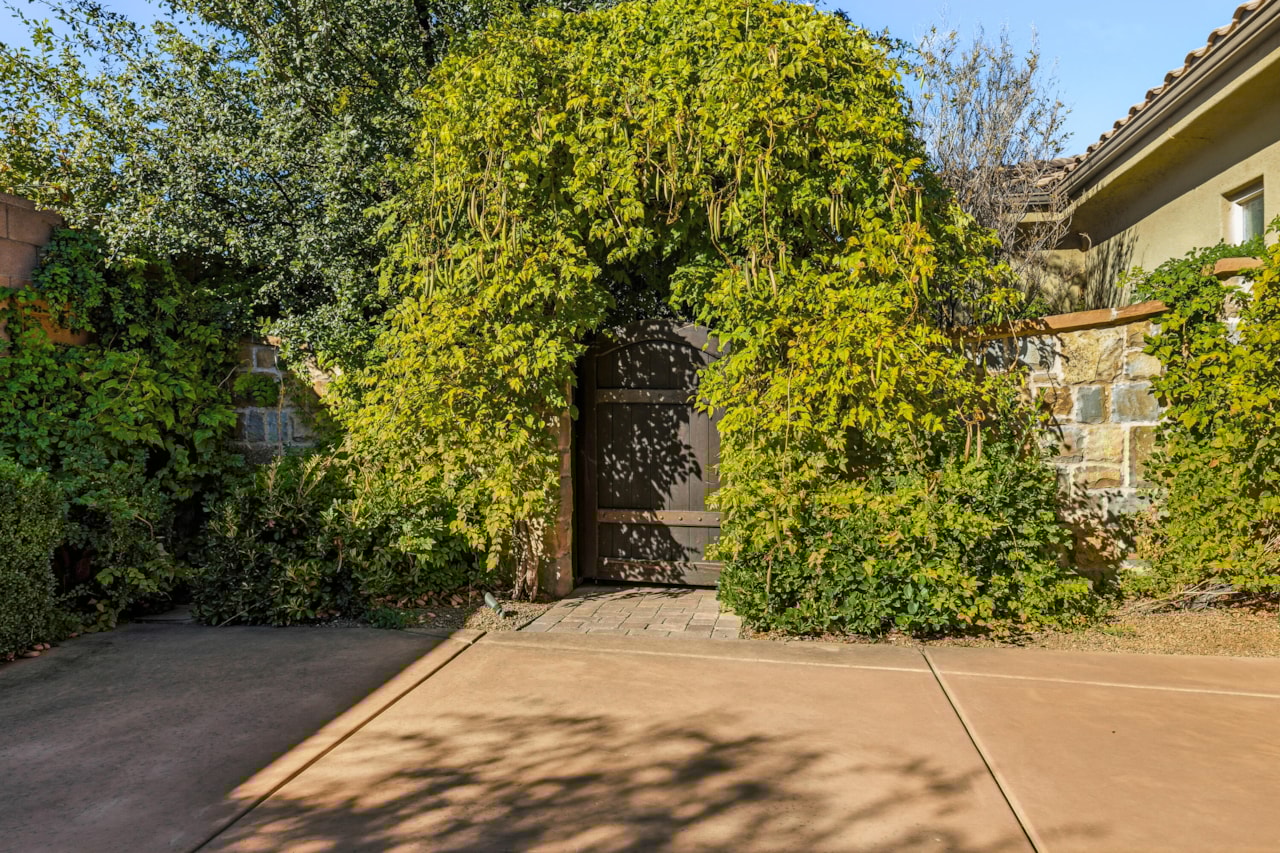 2426 E Springs DR St George, UT 84790 home for sale, MLS#25-266295 - Erika Rogers Photo 29