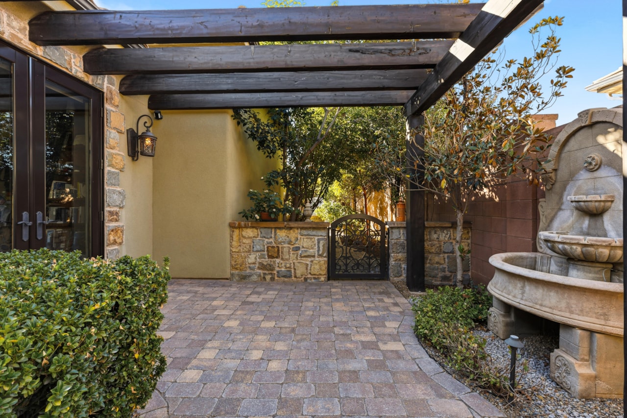 2426 E Springs DR St George, UT 84790 home for sale, MLS#25-266295 - Erika Rogers Photo 24