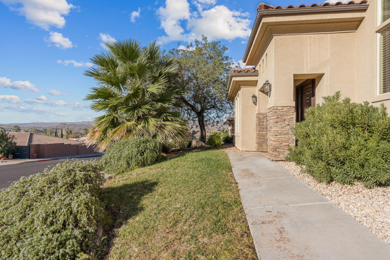 1246 W 300 ST N St George, UT 84770 home for sale, MLS#25-266434 - Erika Rogers Photo 5