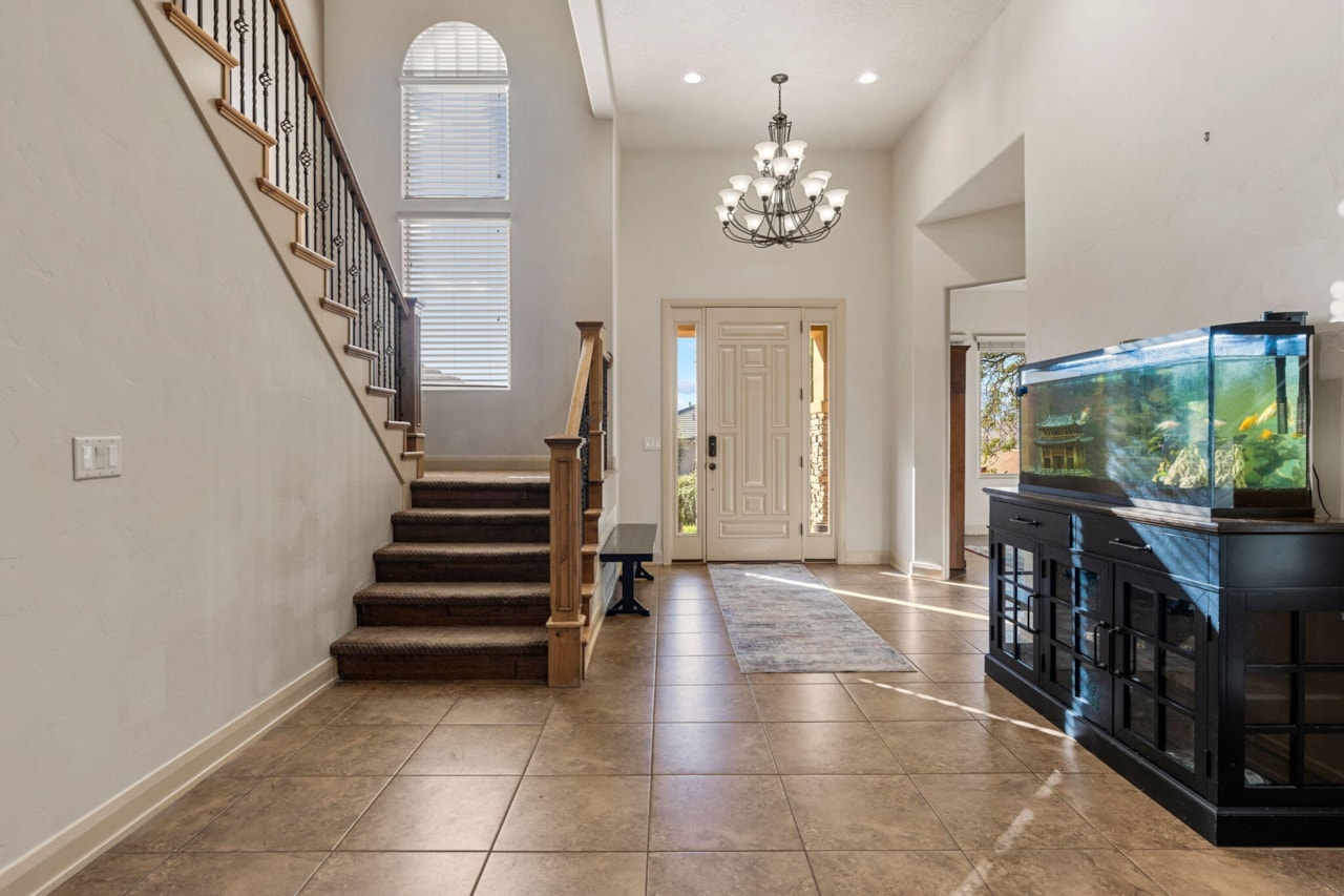 1246 W 300 ST N St George, UT 84770 home for sale, MLS#25-266434 - Erika Rogers Photo 7