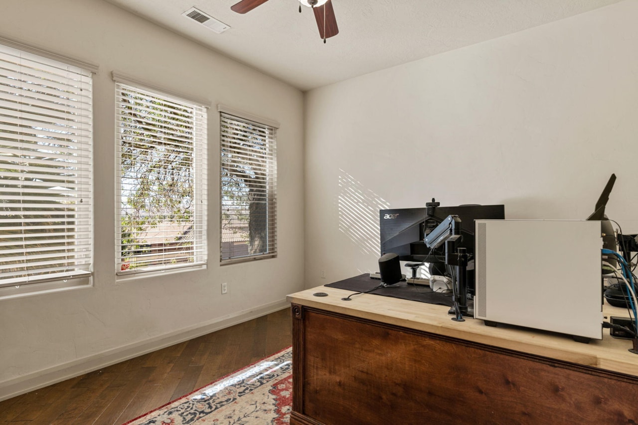 1246 W 300 ST N St George, UT 84770 home for sale, MLS#25-266434 - Erika Rogers Photo 10