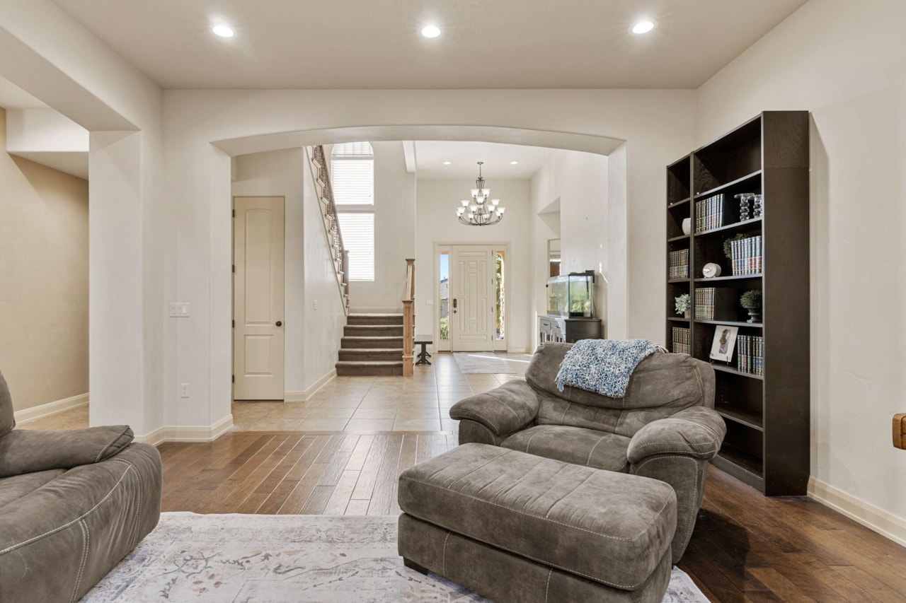 1246 W 300 ST N St George, UT 84770 home for sale, MLS#25-266434 - Erika Rogers Photo 13