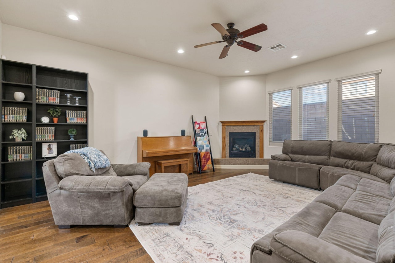 1246 W 300 ST N St George, UT 84770 home for sale, MLS#25-266434 - Erika Rogers Photo 14