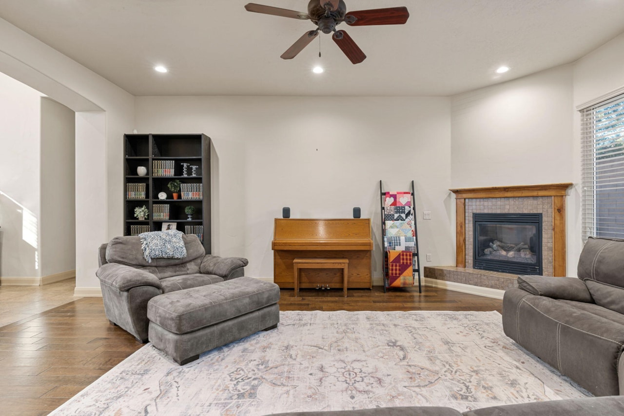 1246 W 300 ST N St George, UT 84770 home for sale, MLS#25-266434 - Erika Rogers Photo 15