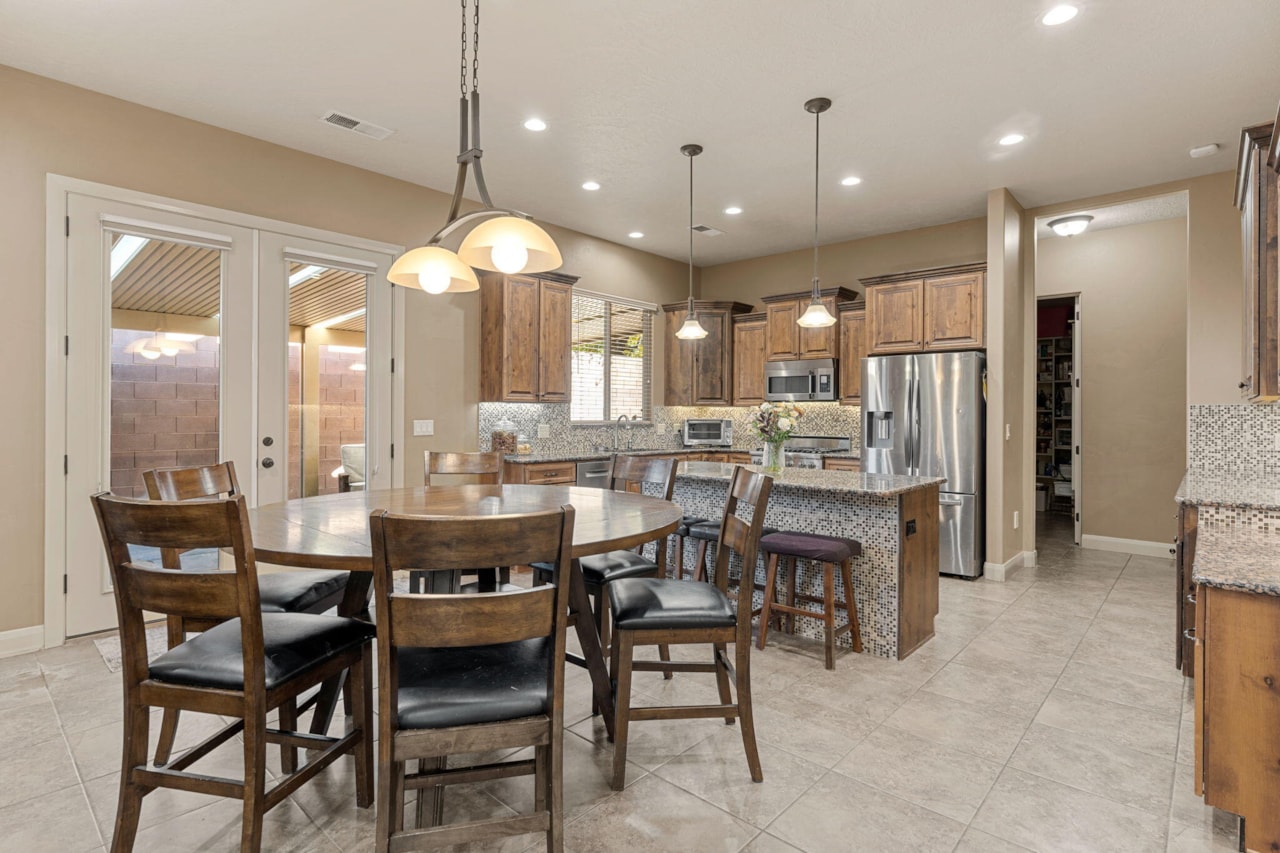 1246 W 300 ST N St George, UT 84770 home for sale, MLS#25-266434 - Erika Rogers Photo 17