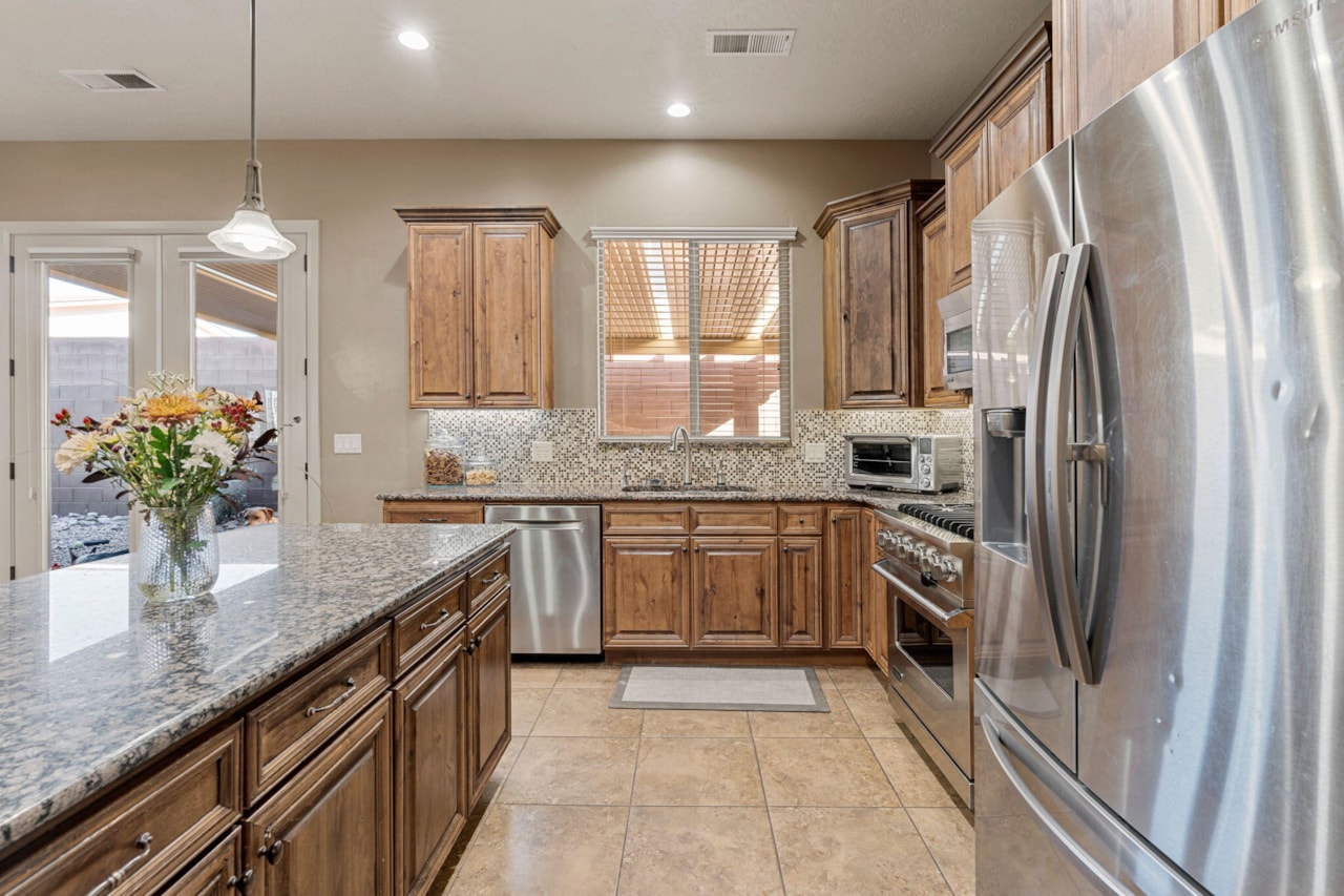 1246 W 300 ST N St George, UT 84770 home for sale, MLS#25-266434 - Erika Rogers Photo 19