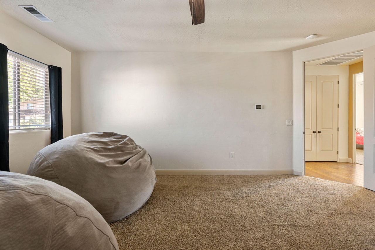 1246 W 300 ST N St George, UT 84770 home for sale, MLS#25-266434 - Erika Rogers Photo 26