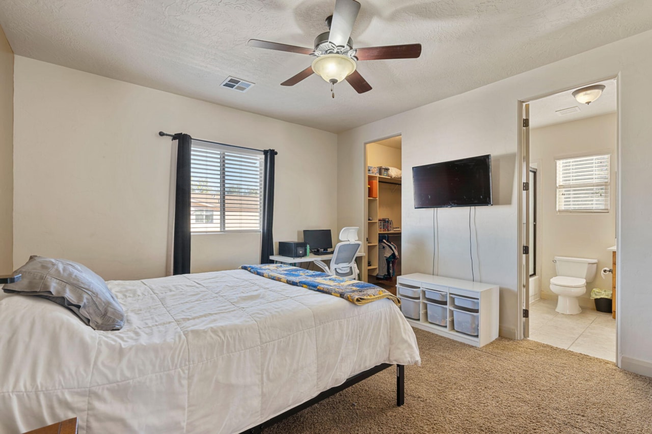 1246 W 300 ST N St George, UT 84770 home for sale, MLS#25-266434 - Erika Rogers Photo 29