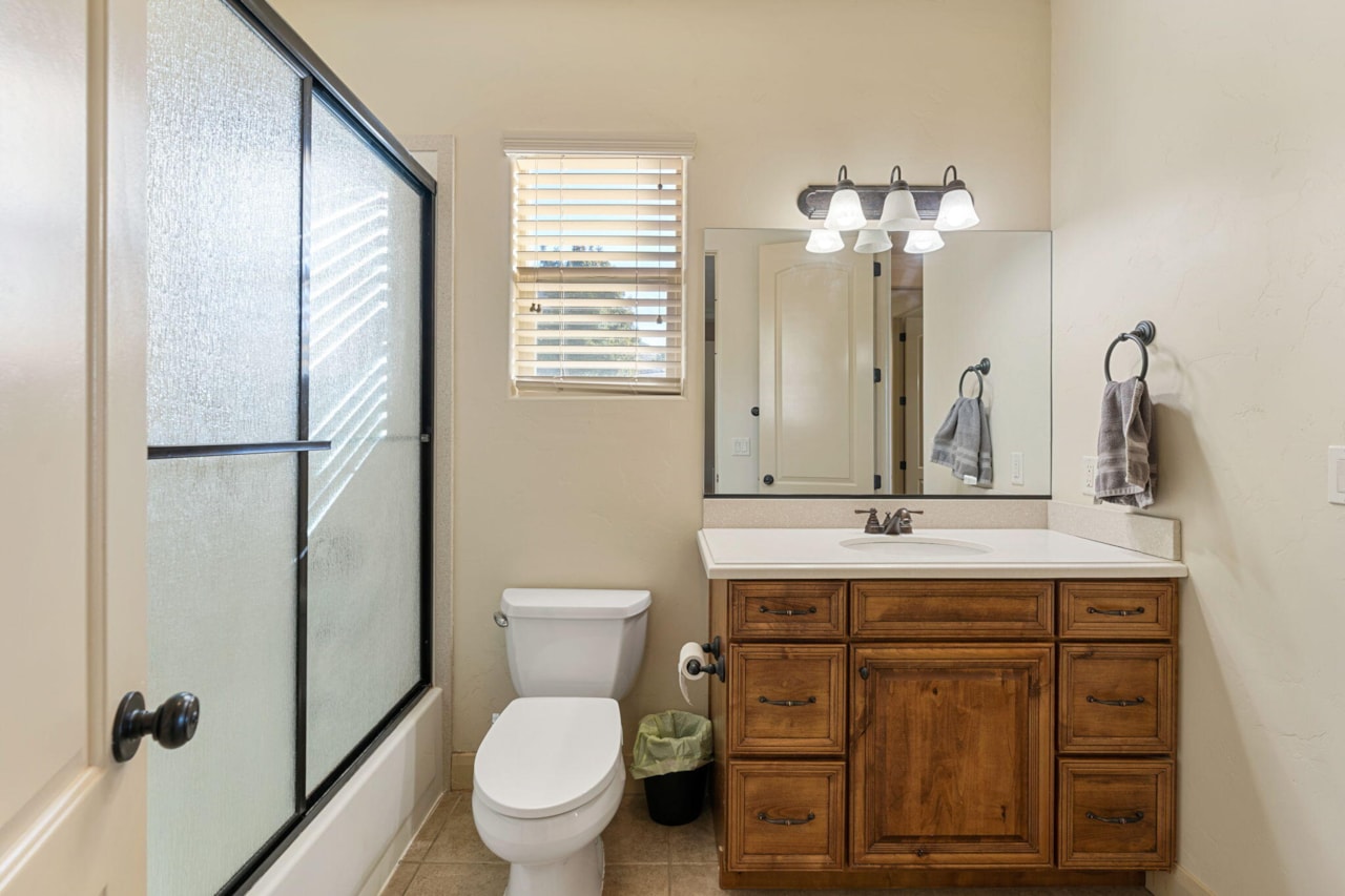 1246 W 300 ST N St George, UT 84770 home for sale, MLS#25-266434 - Erika Rogers Photo 33