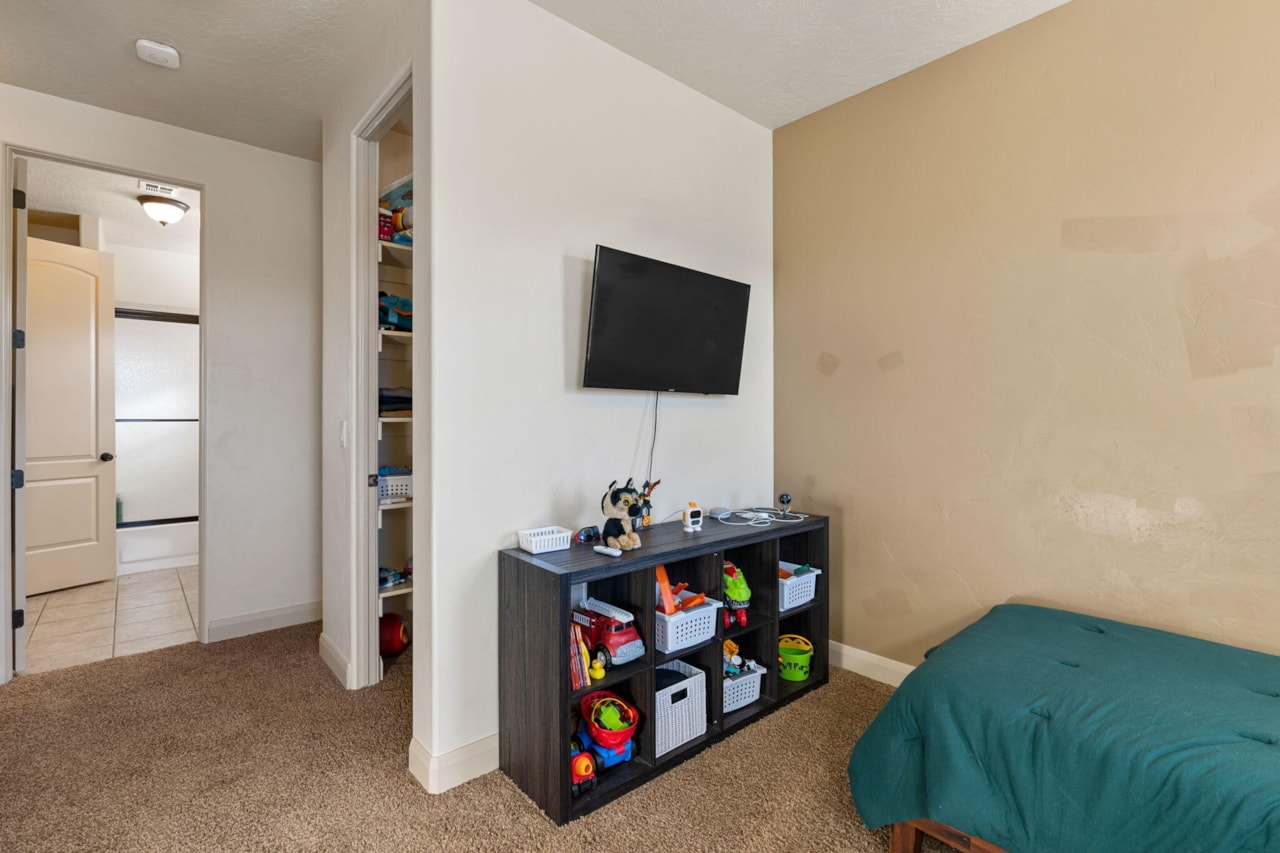 1246 W 300 ST N St George, UT 84770 home for sale, MLS#25-266434 - Erika Rogers Photo 36