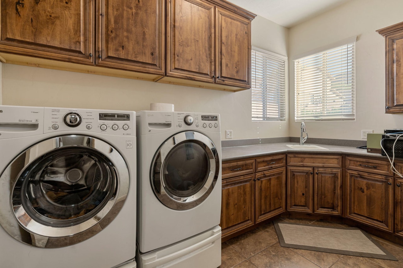 1246 W 300 ST N St George, UT 84770 home for sale, MLS#25-266434 - Erika Rogers Photo 38