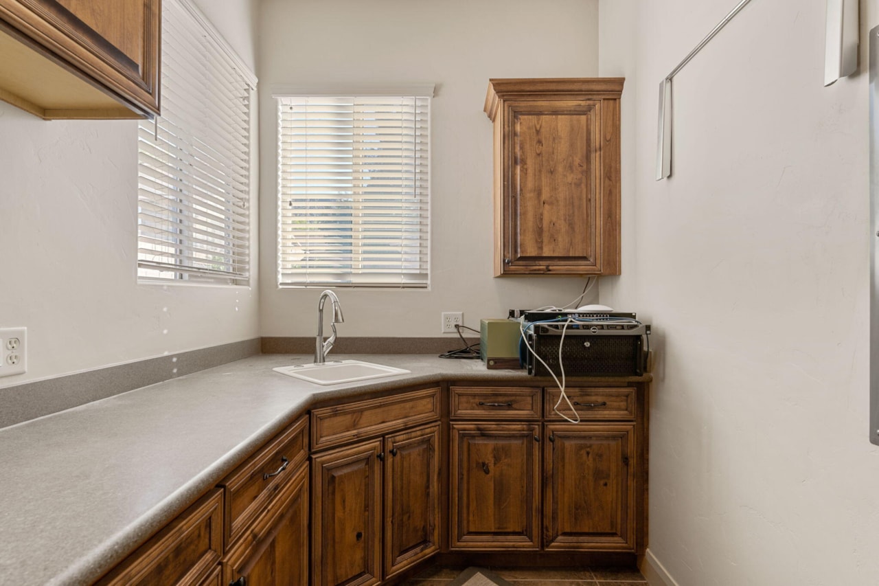 1246 W 300 ST N St George, UT 84770 home for sale, MLS#25-266434 - Erika Rogers Photo 39