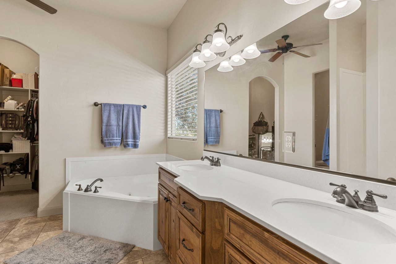 1246 W 300 ST N St George, UT 84770 home for sale, MLS#25-266434 - Erika Rogers Photo 40