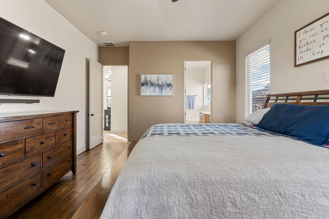 1246 W 300 ST N St George, UT 84770 home for sale, MLS#25-266434 - Erika Rogers Photo 46