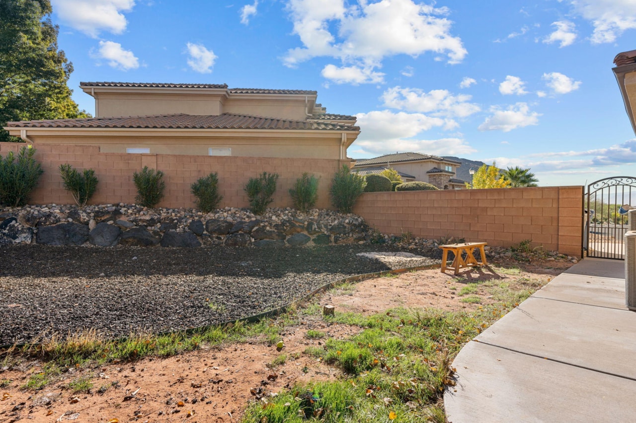 1246 W 300 ST N St George, UT 84770 home for sale, MLS#25-266434 - Erika Rogers Photo 49