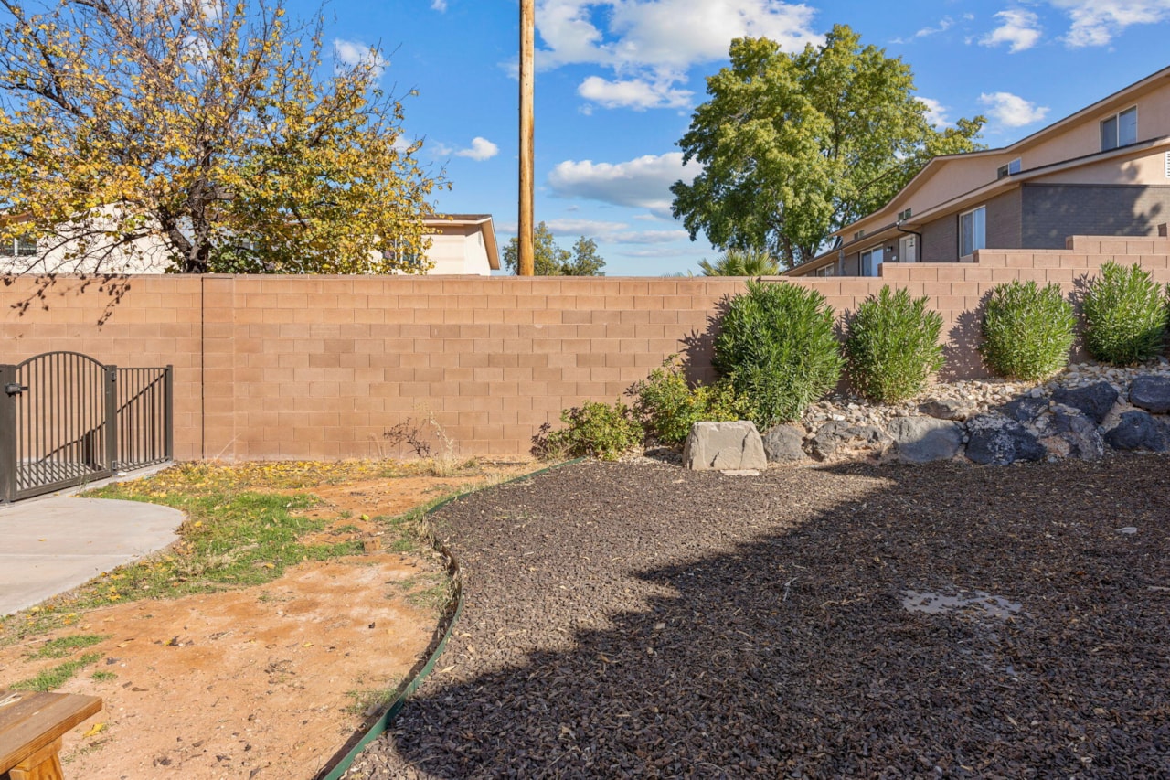 1246 W 300 ST N St George, UT 84770 home for sale, MLS#25-266434 - Erika Rogers Photo 50