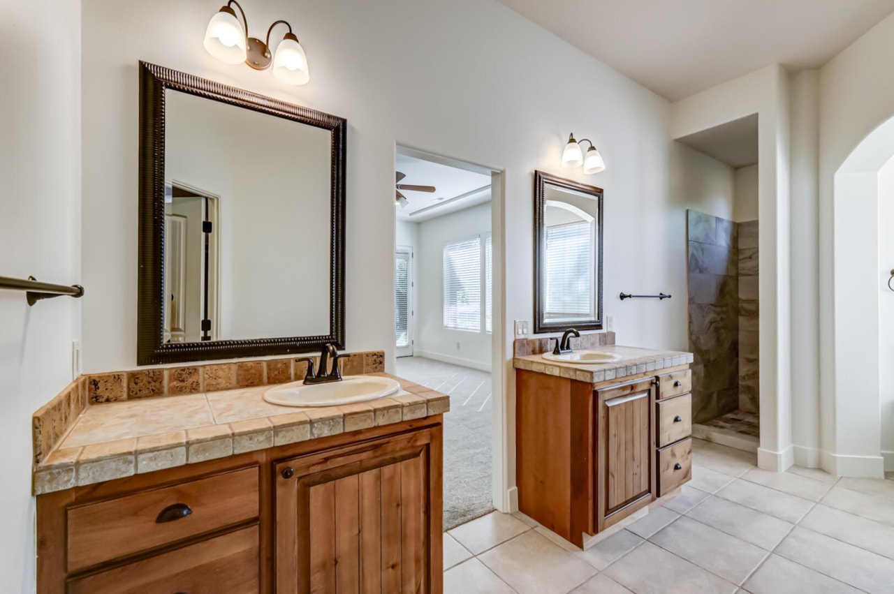 761 W North Links DR Washington, UT 84780 home for sale, MLS#25-265398 - Erika Rogers Photo 15