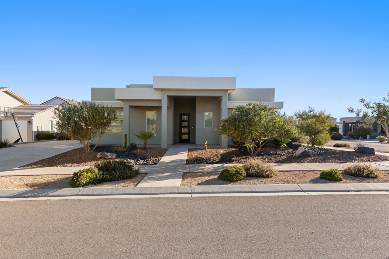 5791 S Russet Sun DR St George, UT 84790 home for sale, MLS#25-266471 - Erika Rogers