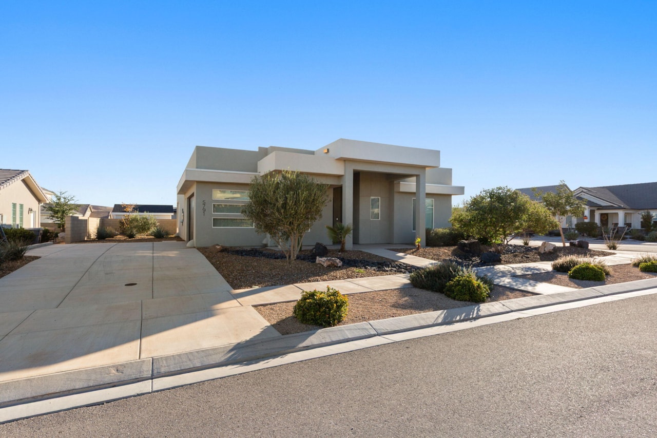 5791 S Russet Sun DR St George, UT 84790 home for sale, MLS#25-266471 - Erika Rogers Photo 3