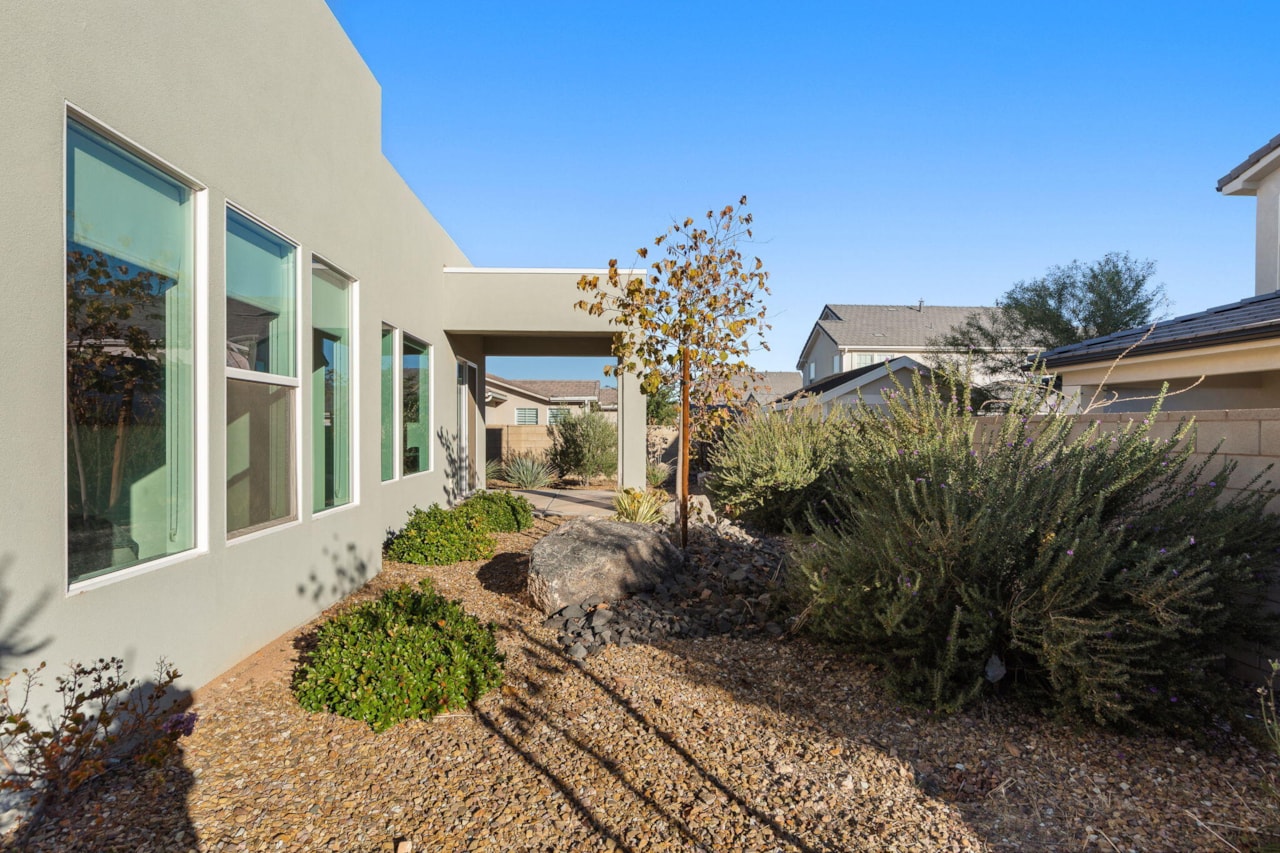 5791 S Russet Sun DR St George, UT 84790 home for sale, MLS#25-266471 - Erika Rogers Photo 24