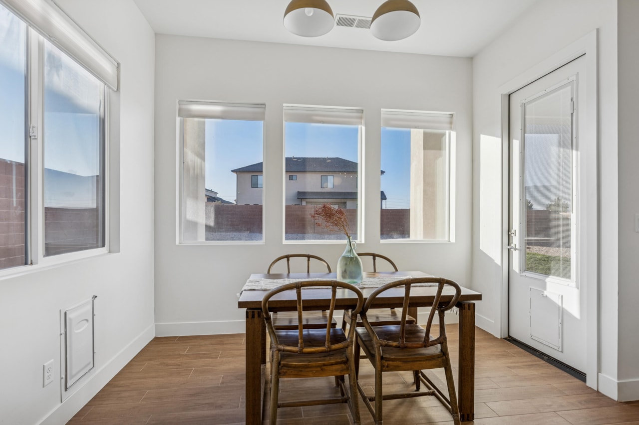 962 E Black Oak DR Washington, UT 84780 home for sale, MLS#25-266448 - Erika Rogers Photo 9