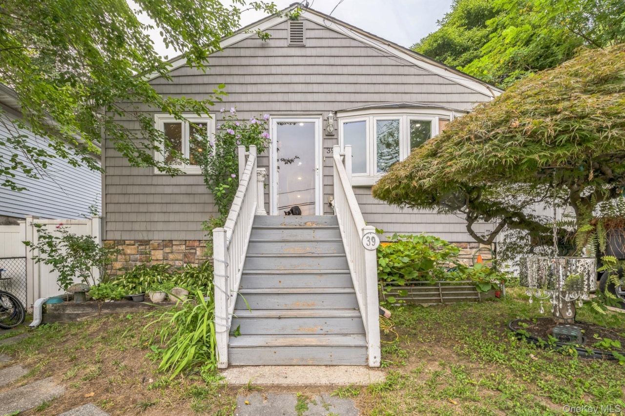 39 Willow Rd Rocky Point, NY 11778 | MLS 896888