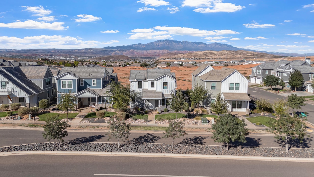 1167 E Farmhouse DR Washington, UT 84780 home for sale, MLS#25-266510 - Erika Rogers Photo 4