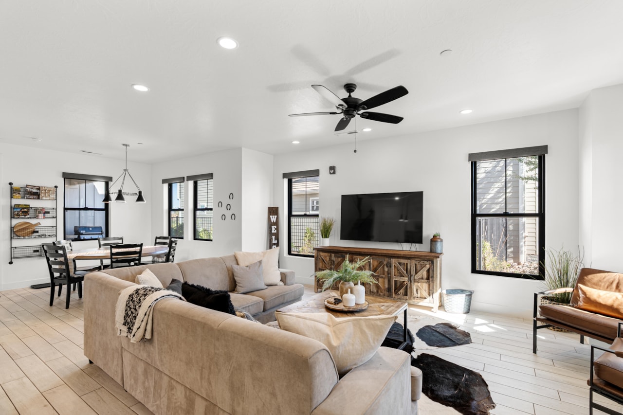 1167 E Farmhouse DR Washington, UT 84780 home for sale, MLS#25-266510 - Erika Rogers Photo 6