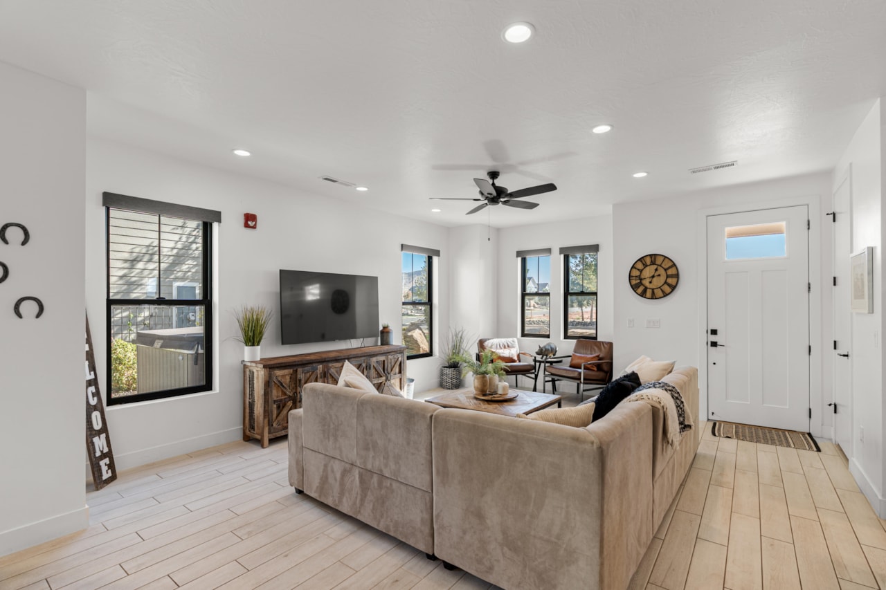 1167 E Farmhouse DR Washington, UT 84780 home for sale, MLS#25-266510 - Erika Rogers Photo 7