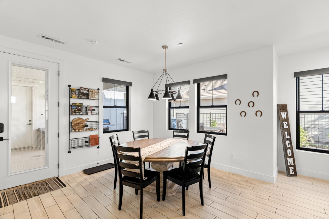 1167 E Farmhouse DR Washington, UT 84780 home for sale, MLS#25-266510 - Erika Rogers Photo 11