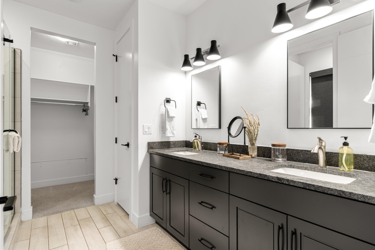 1167 E Farmhouse DR Washington, UT 84780 home for sale, MLS#25-266510 - Erika Rogers Photo 15