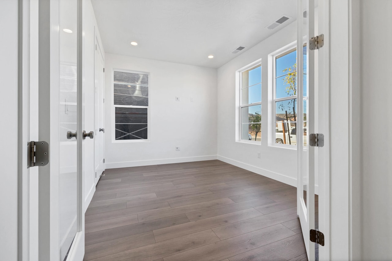 3569 S Turin LN St George, UT 84790 home for sale, MLS#25-266519 - Erika Rogers Photo 5