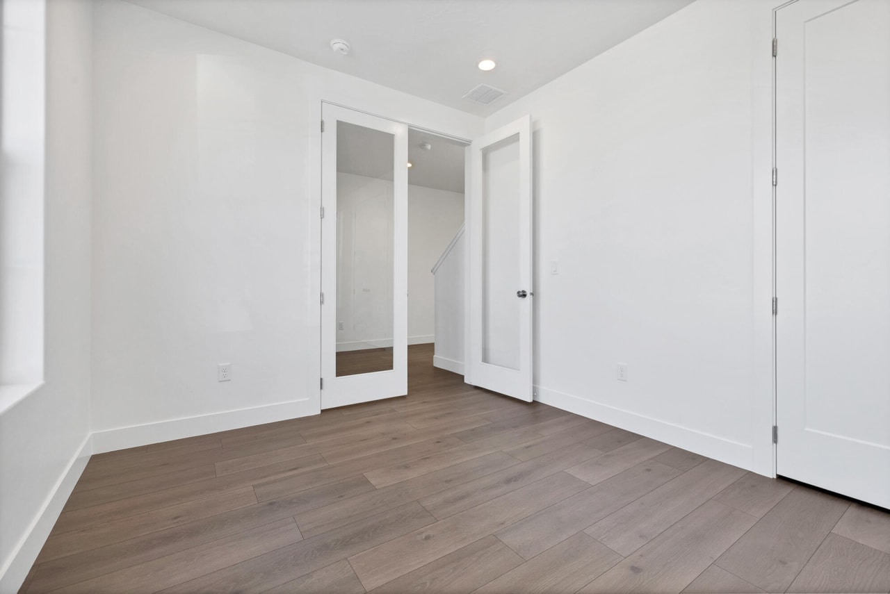 3569 S Turin LN St George, UT 84790 home for sale, MLS#25-266519 - Erika Rogers Photo 6