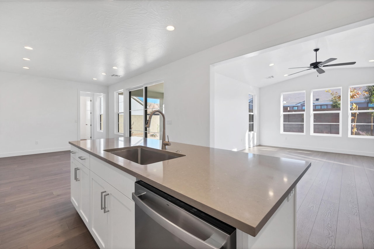 3569 S Turin LN St George, UT 84790 home for sale, MLS#25-266519 - Erika Rogers Photo 12