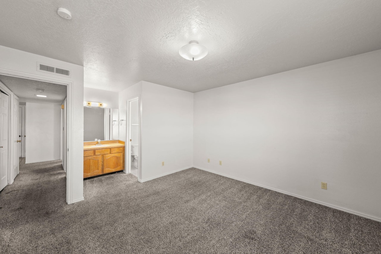 161 W 950  S #E1 St George, UT 84770 condo for sale, MLS#25-266520 - Erika Rogers Photo 11